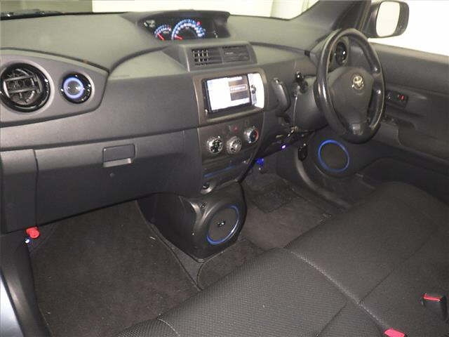 TOYOTA BB 2011