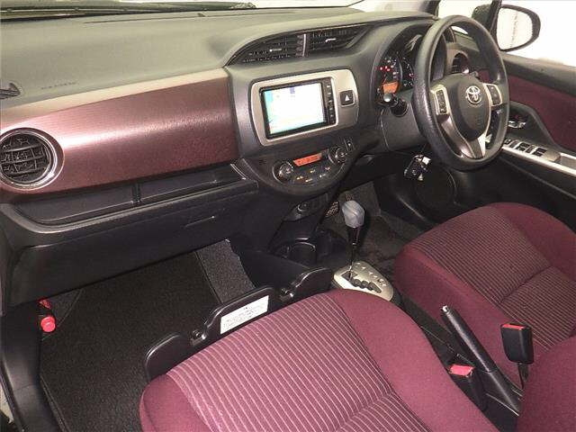 TOYOTA VITZ 2015