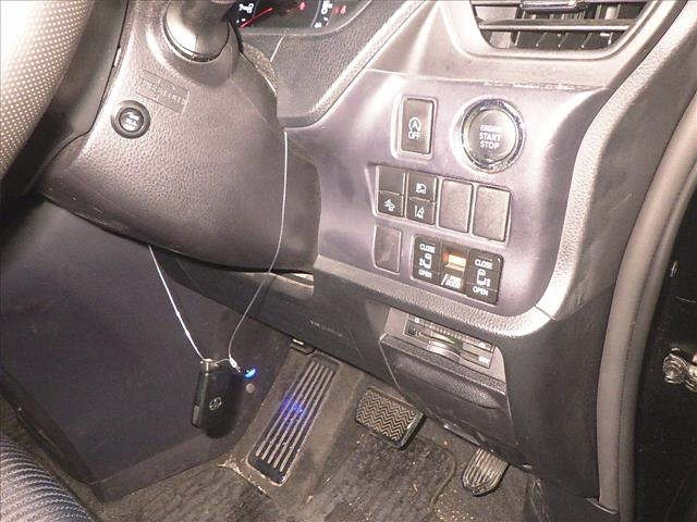 TOYOTA NOAH 2016