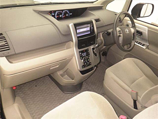 TOYOTA NOAH 2013
