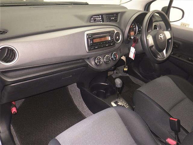 TOYOTA VITZ 2013
