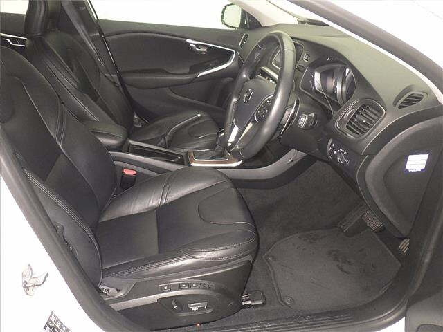 VOLVO V40 2018
