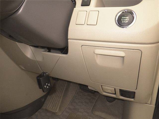 TOYOTA NOAH 2013
