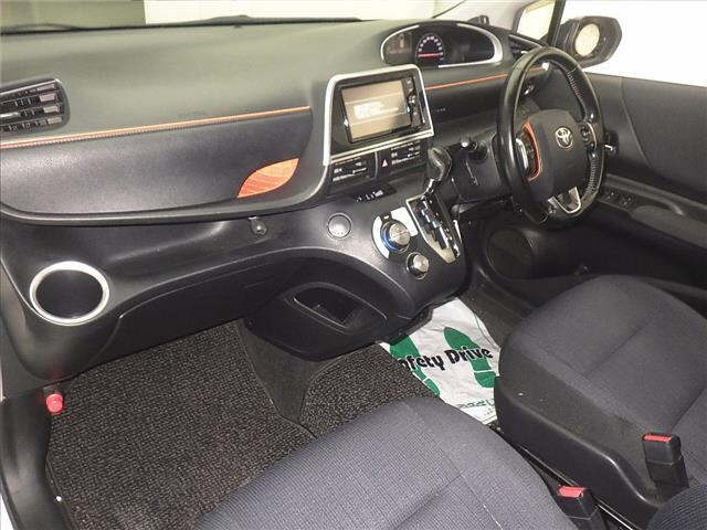 TOYOTA SIENTA 2017