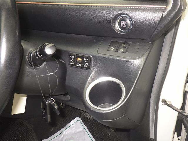 TOYOTA SIENTA 2017