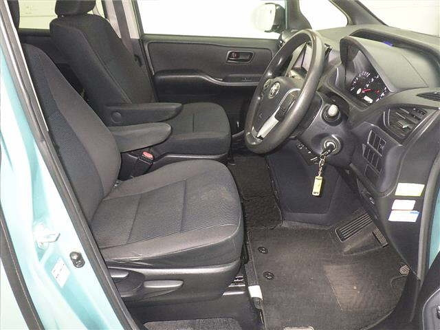 TOYOTA NOAH 2014