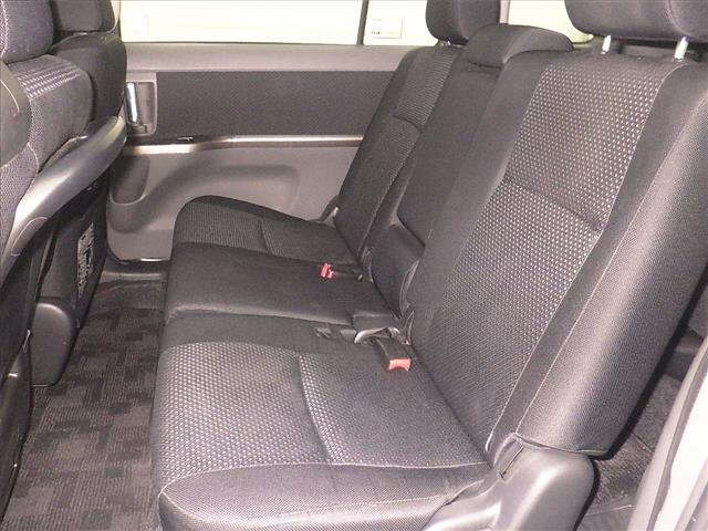 TOYOTA ISIS 2010