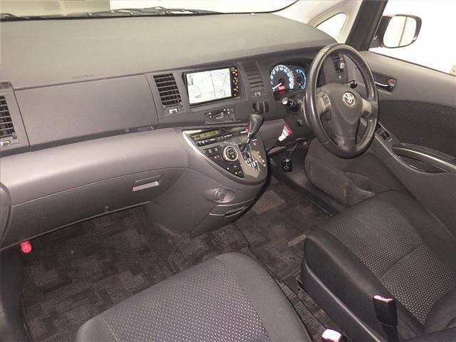 TOYOTA ISIS 2010