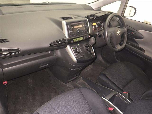 TOYOTA WISH 2011