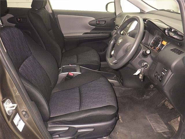 TOYOTA WISH 2011