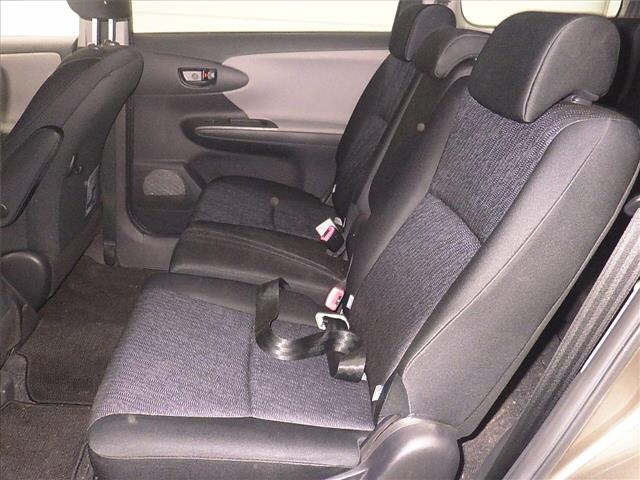 TOYOTA WISH 2011