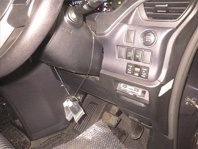 TOYOTA NOAH 2014