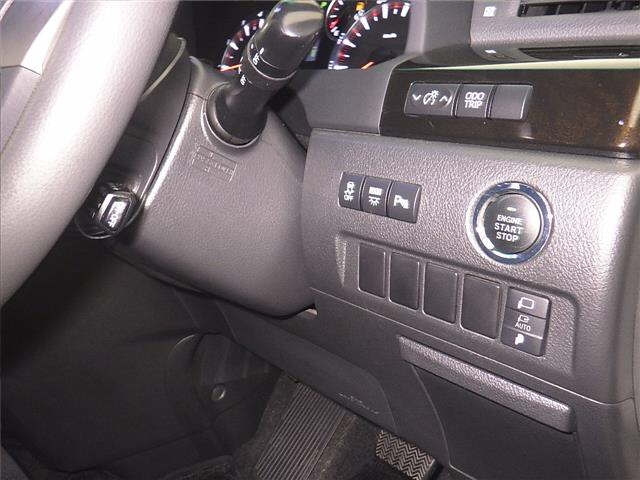 TOYOTA VELLFIRE 2011