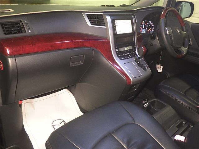 TOYOTA ALPHARD 2010
