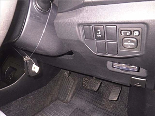 TOYOTA PRIUS 2014