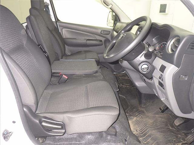 NISSAN CARAVAN VAN 2020