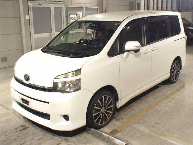 TOYOTA VOXY 2010