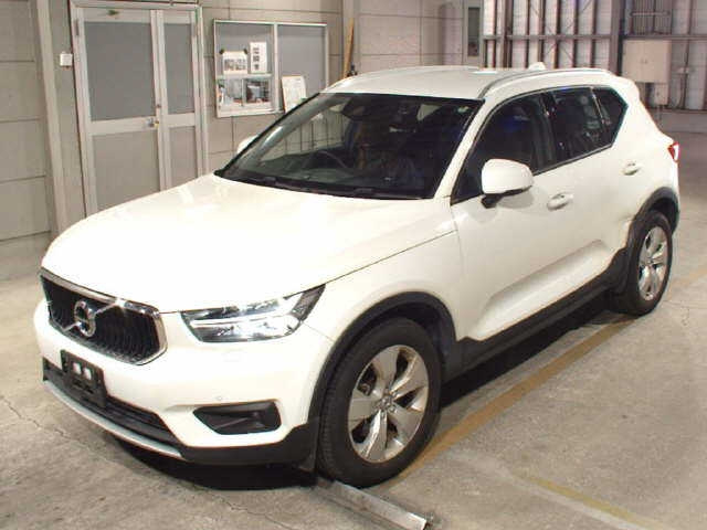 VOLVO XC40 2021
