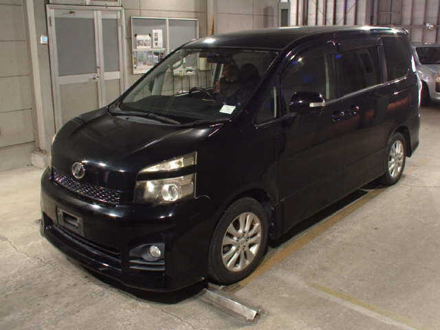 TOYOTA VOXY 2010