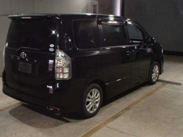 TOYOTA VOXY 2010