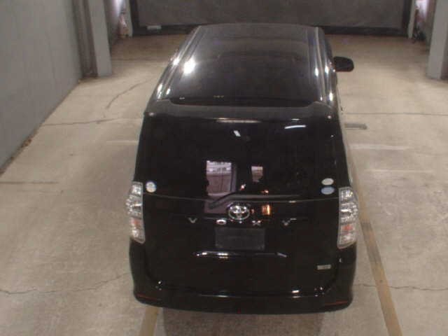 TOYOTA VOXY 2010