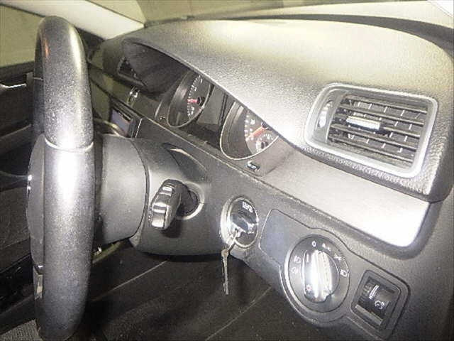 VOLKSWAGEN PASSAT VARIANT 2011