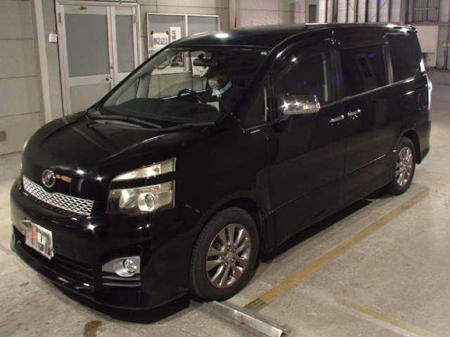 TOYOTA VOXY 2011