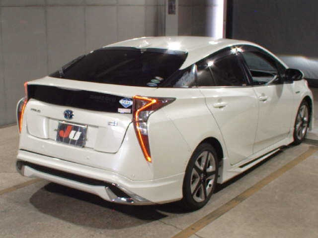 TOYOTA PRIUS 2016