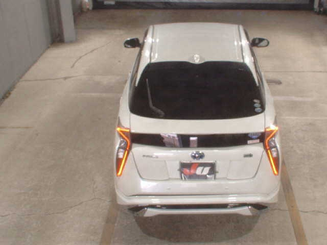 TOYOTA PRIUS 2016