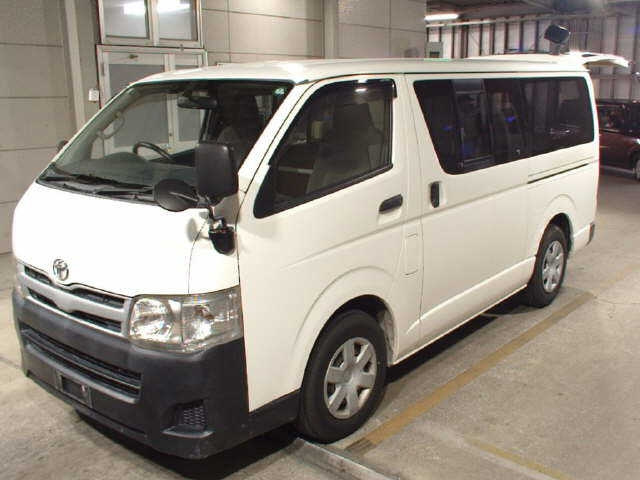 TOYOTA HIACE VAN 2013