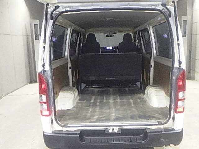 TOYOTA HIACE VAN 2013