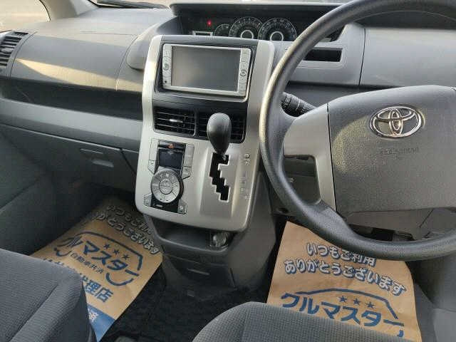 TOYOTA NOAH 2009