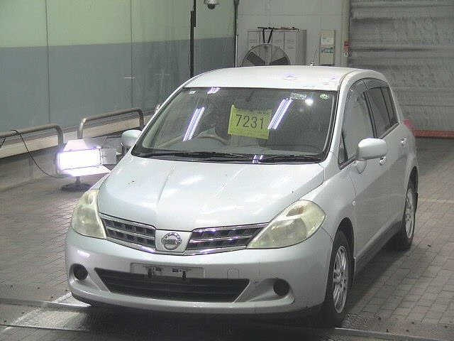 NISSAN TIIDA 2011