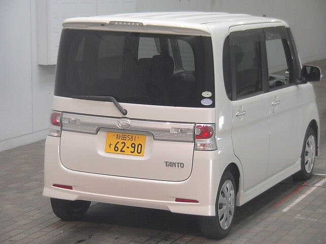 DAIHATSU TANTO 2009