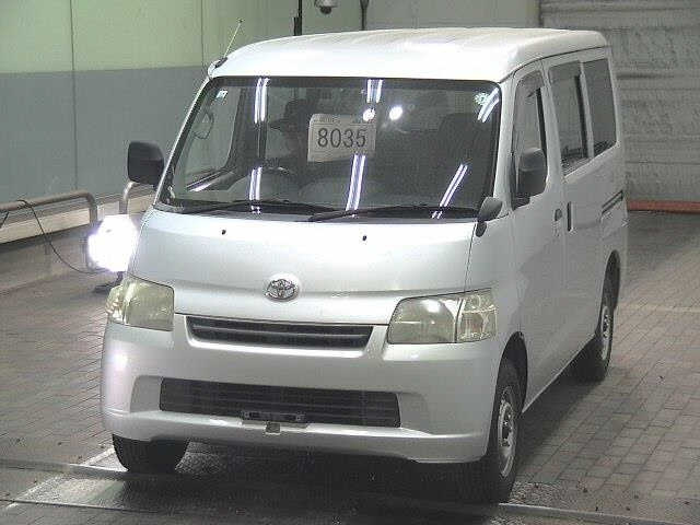 TOYOTA TOWN ACE VAN 2010