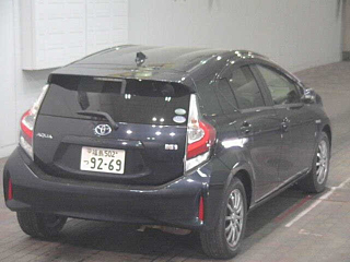TOYOTA AQUA 2017