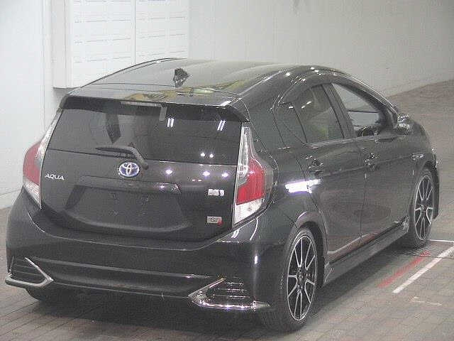TOYOTA AQUA 2016