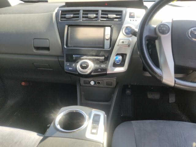 TOYOTA PRIUS ALPHA 2012