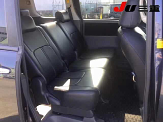 TOYOTA VOXY 2009