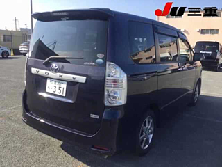 TOYOTA VOXY 2009
