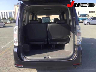 TOYOTA VOXY 2009