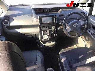 TOYOTA VOXY 2009