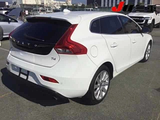 VOLVO V40 2014