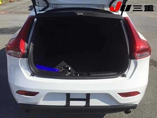 VOLVO V40 2014