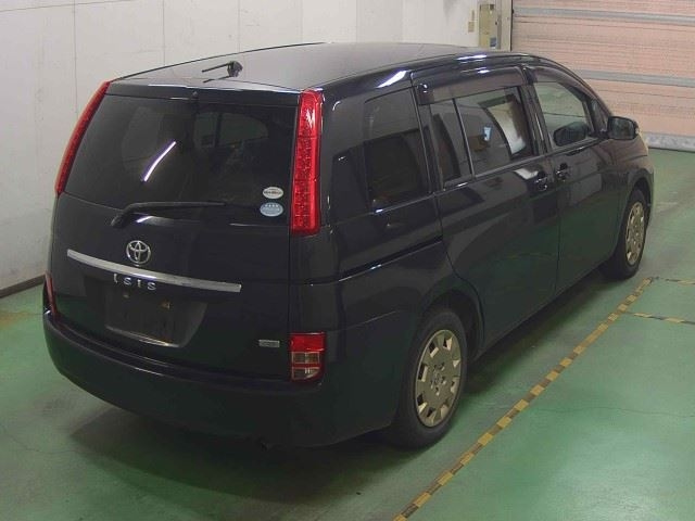 TOYOTA ISIS 2011