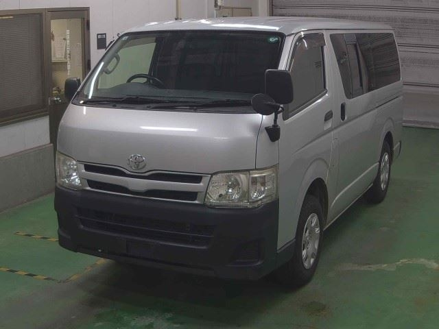 TOYOTA HIACE VAN 2012