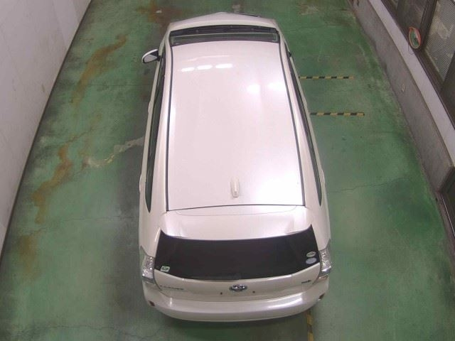 TOYOTA PRIUS ALPHA 2011