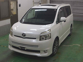 TOYOTA VOXY 2009