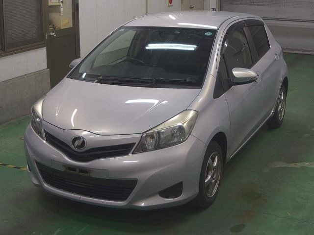 TOYOTA VITZ 2013