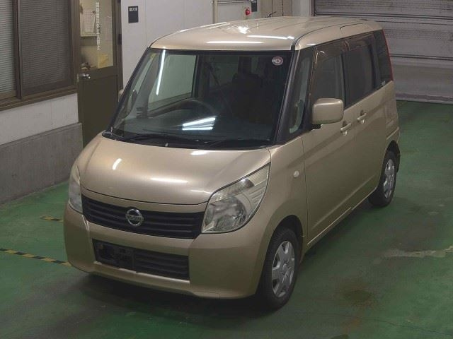 NISSAN ROOX 2010